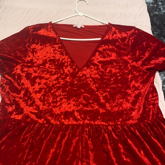 Riley&Rae woman’s velvet red dress Classic look Valentine’s vibe - Picture 3 of 5